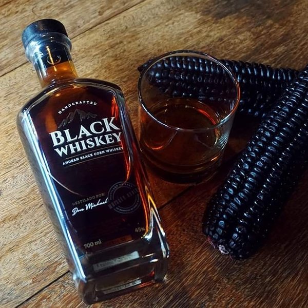 Black Whiskey 45%vol. 700ml
